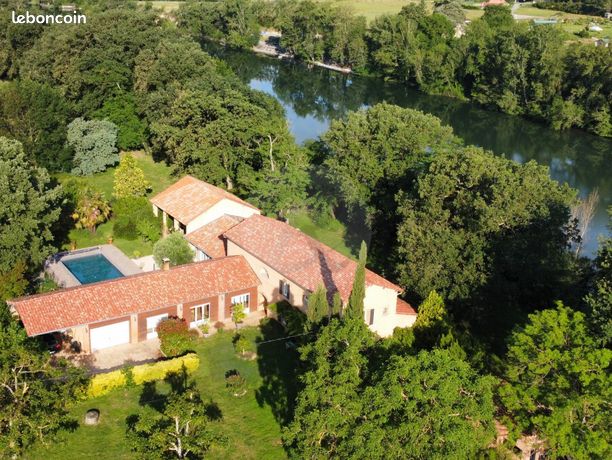 Maison 10 pièces 382 m²