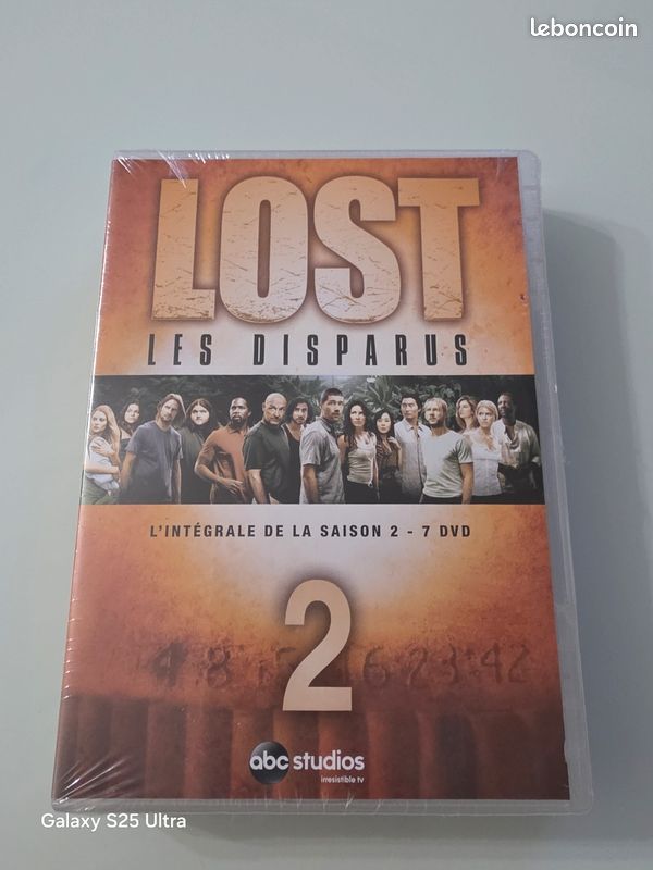 Coffret 7 dvd de la série "lost les disparus" l'integrale de la saison 2. Inclus les bonus. 2006 the walt disney compagny (image 1)