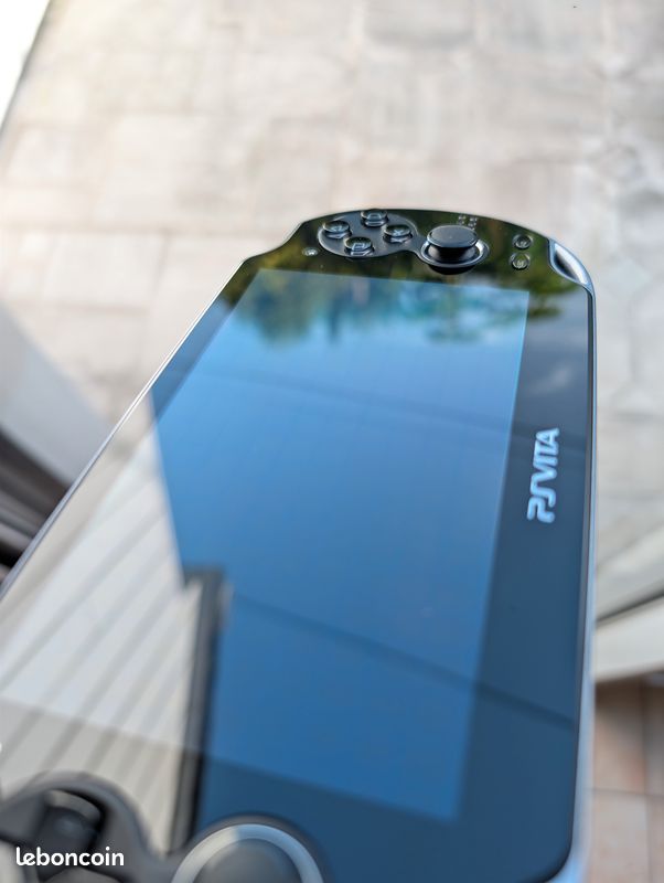 PS Vita OLED (image 2)