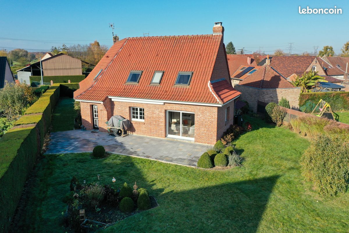 Maison 7 pièces 161 m² · à Coutiches · 161 m² · 549 500 €