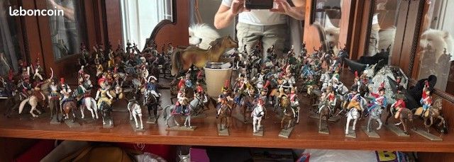Table + buffet + collections soldats en plomb (image 4)