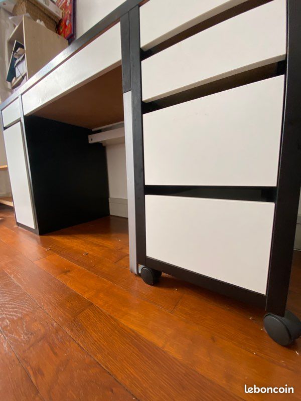 Bureau noir et blanc (image 4)