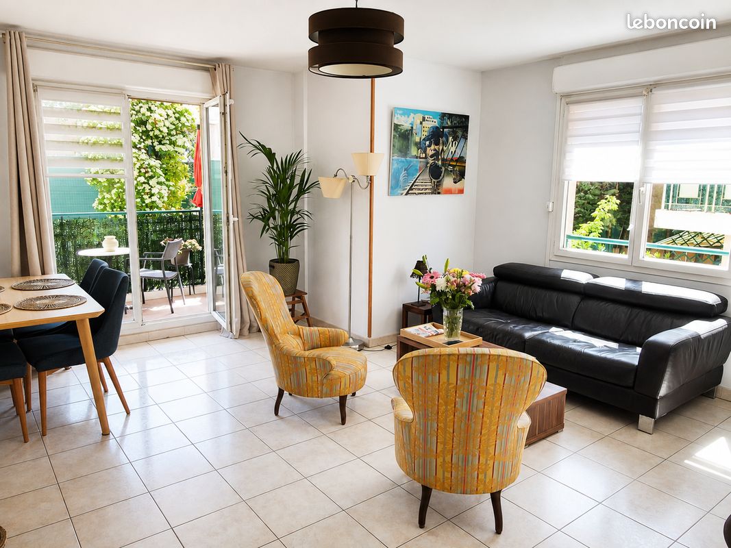 VENTE DIRECTE PROPRIÉTAIRE – 13010 LES TROIS PONTS – T4 LUMINEUX – TERRASSE 12 m² – PARKING PRIVATIF (image 2)