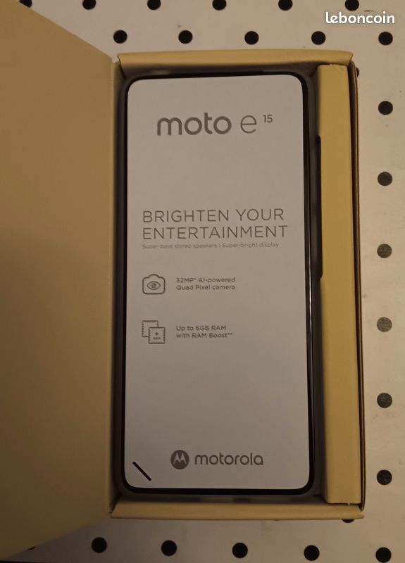 Téléphone portable Motorola e15 (image 1)