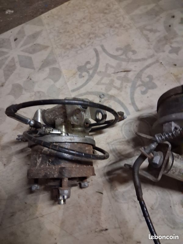 Moyeux et tambour avant quad (image 1)