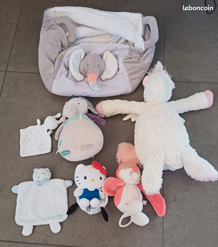 Lot doudous, range pyjama, boite de rangement (image 1)