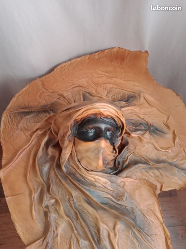 Grand Cadre Photo Touareg Cuir Repoussé 34cm – Artisanat Africain Niger