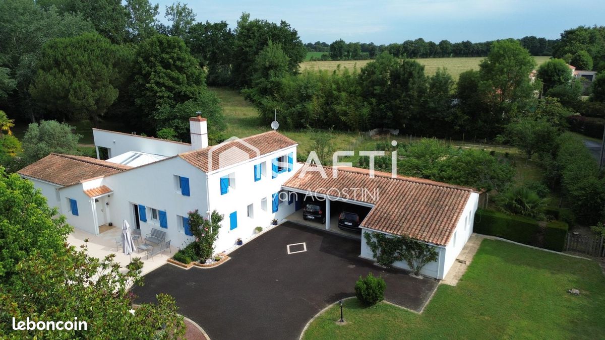 Maison 10 pièces 264 m² · à Beaulieu-sous-la-Roche · 264 m² · 399 900 €