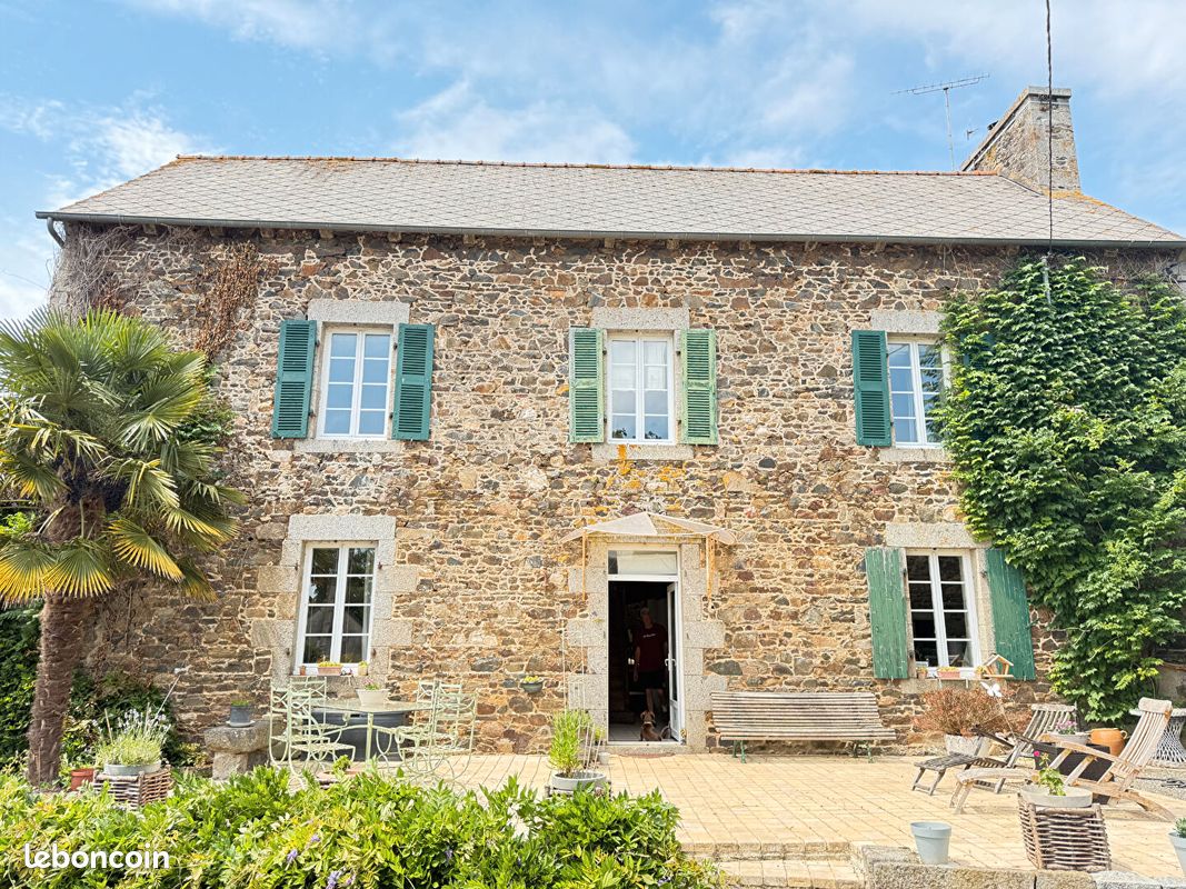 Maison 8 pièces 294 m² · à Plélo · 294 m² · 472 500 €