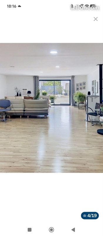 Maison 5 pièces 220 m² · à Les Portes du Coglais · 220 m² · 240 000 €