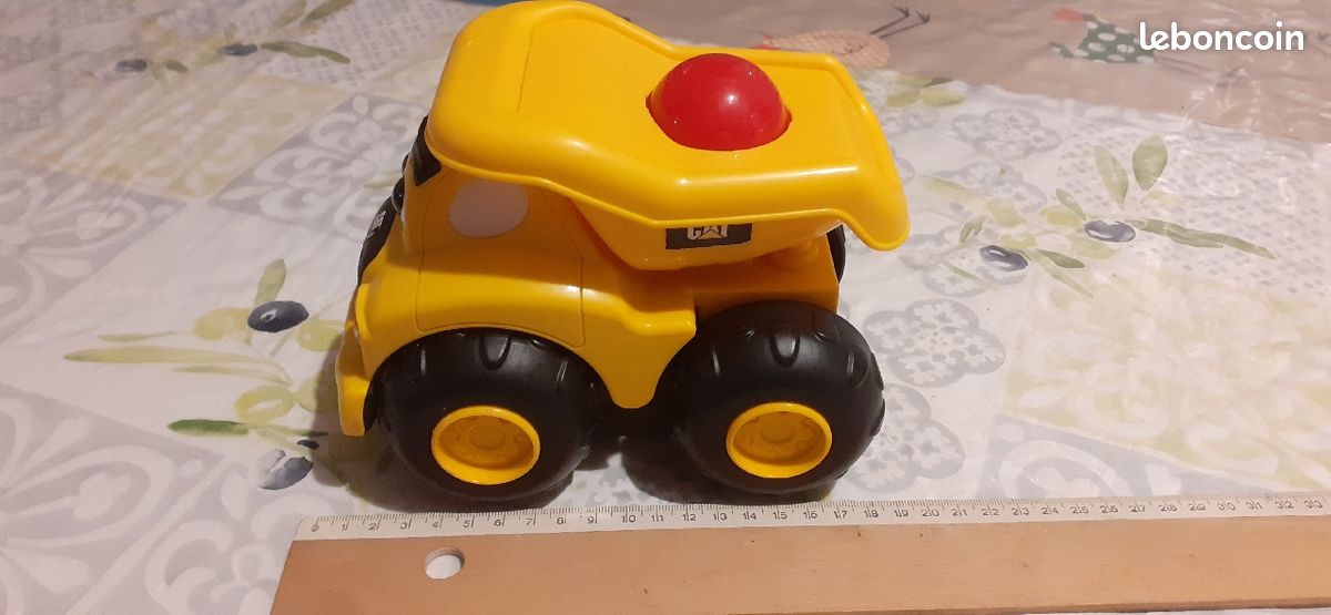 Camion benne CAT premier âge (image 3)