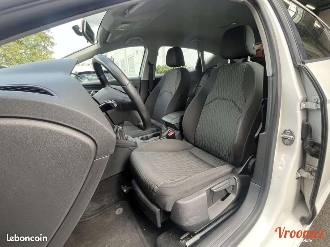 Seat Leon CONNECT 1.2 TSI 105 cv - SIEGES CHAUFFANTS / CLIM (image 5)