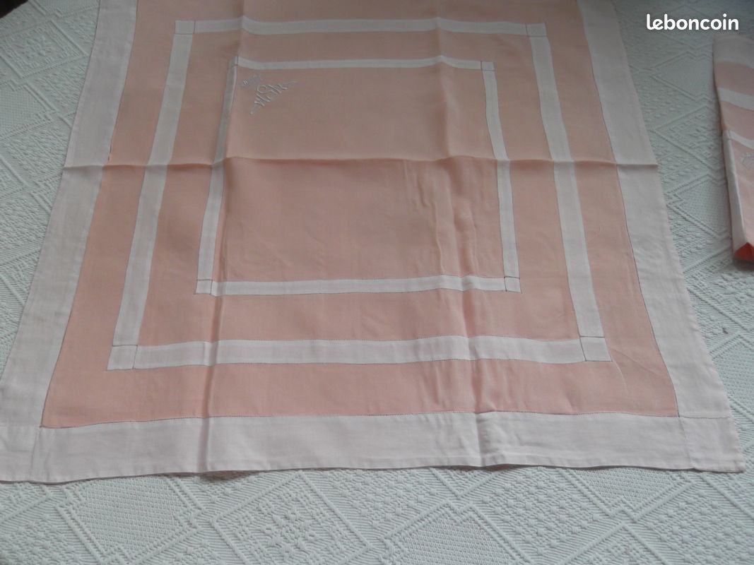 Paire Taies d'Oreiller brodée d'une Couronne Ducale (image 4)