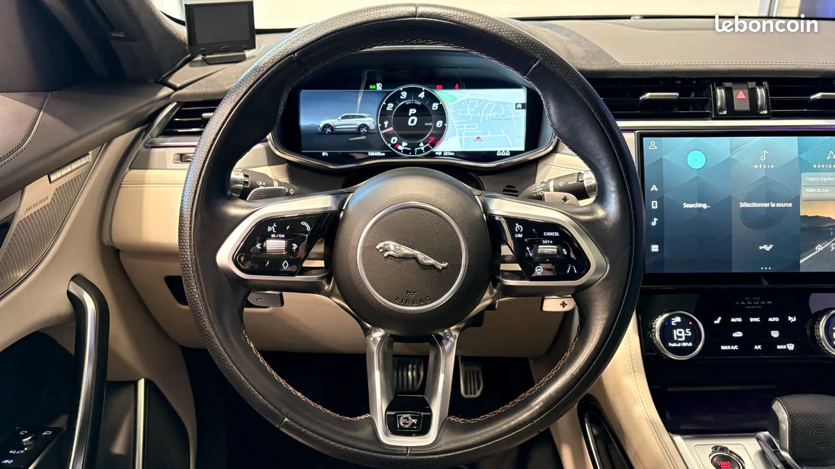 Jaguar F-Pace SVR 5.0 550ch 4x4 - Rare Phase 2 - Toit ouvrant - Son Meridian - Sièges AV/AR et volant chauffants (image 7)