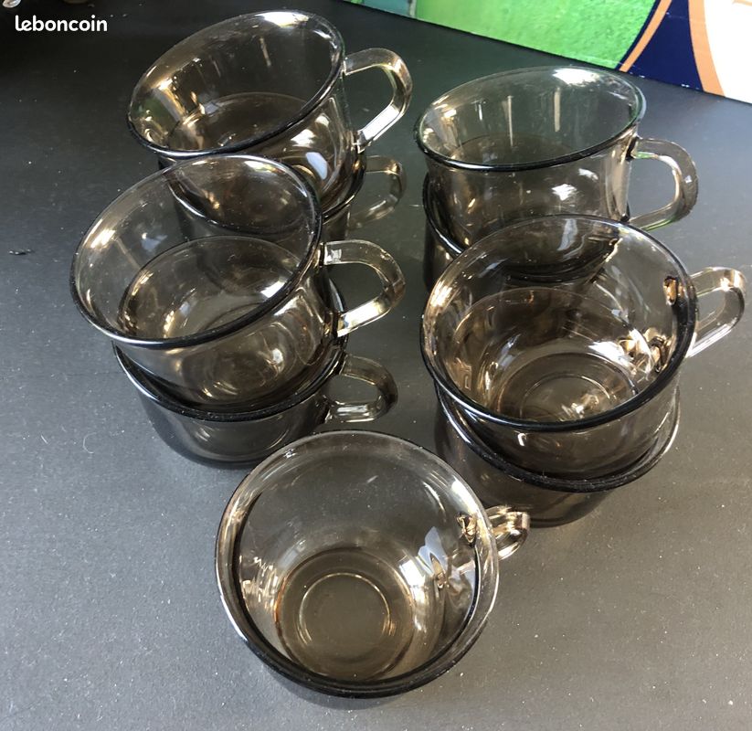 9 tasses à café en verre marron années 70 H 5.5 cms (image 2)