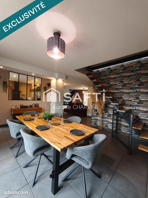 Maison 7 pièces 170 m² · à Beaurepaire-en-Bresse · 170 m² · 320 000 €