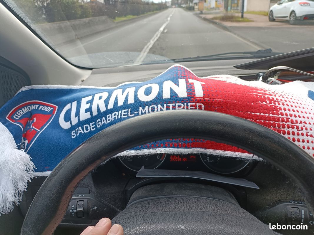 Vend écharpe match Clermont OM (image 1)
