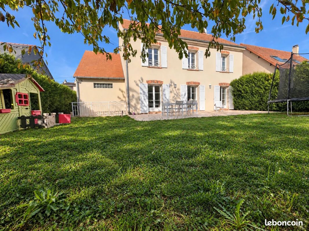 Maison 7 pièces 160 m² · aux Clayes-sous-Bois · 160 m² · 595 000 €