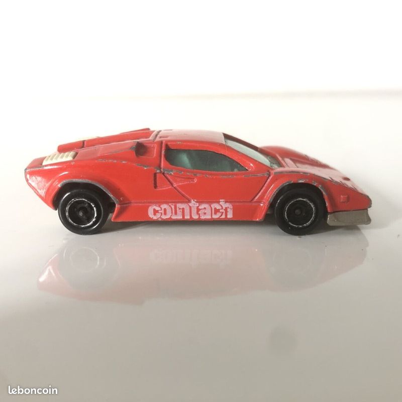 MAJORETTE - Lamborghini Countach rouge N°237 1/56 - Voiture miniature collection (image 1)