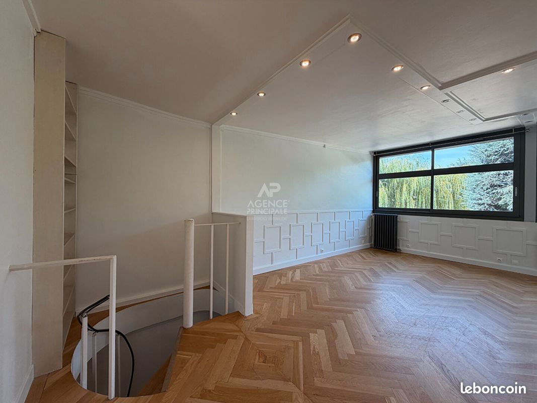 Maison 5 pièces 105 m² · à Versailles · 105 m² · 2 150 €/mois