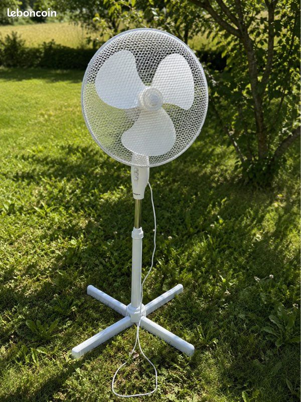 Ventilateur sur pied oscillant 3 vitesses – Réglable en hauteur – Très bon état – Idéal canicule, climatisation d’appoint (image 1)