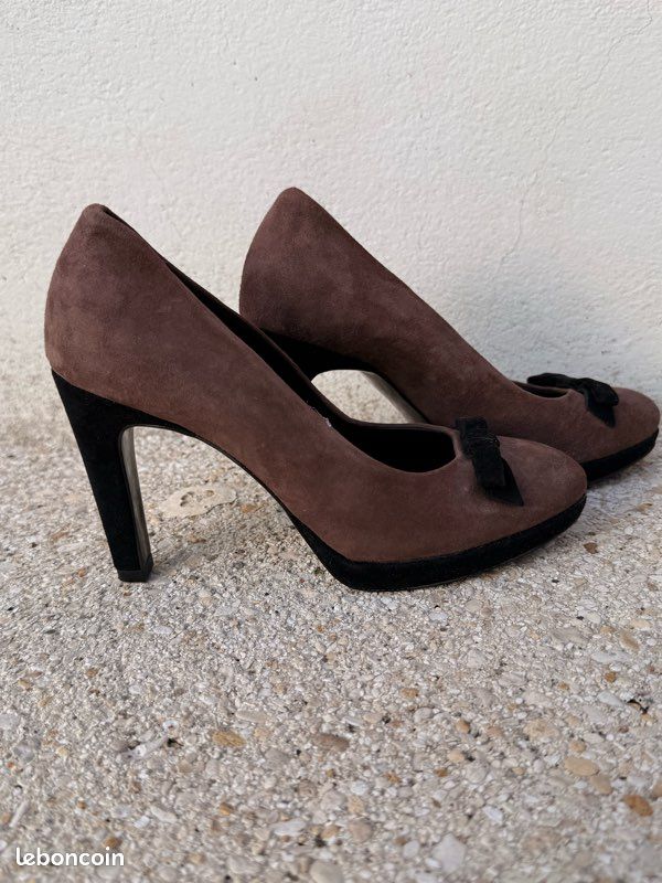 Escarpins taupe et noir en nubuck Elizabeth Stuart (image 4)