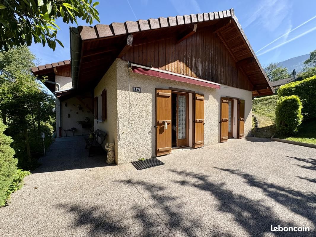 Maison 8 pièces 153 m² · à Gruffy · 153 m² · 549 000 €