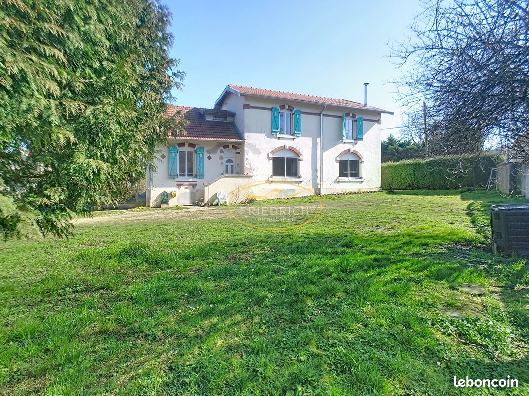 Maison 8 pièces 186 m² · à Tréveray · 186 m² · 165 000 €