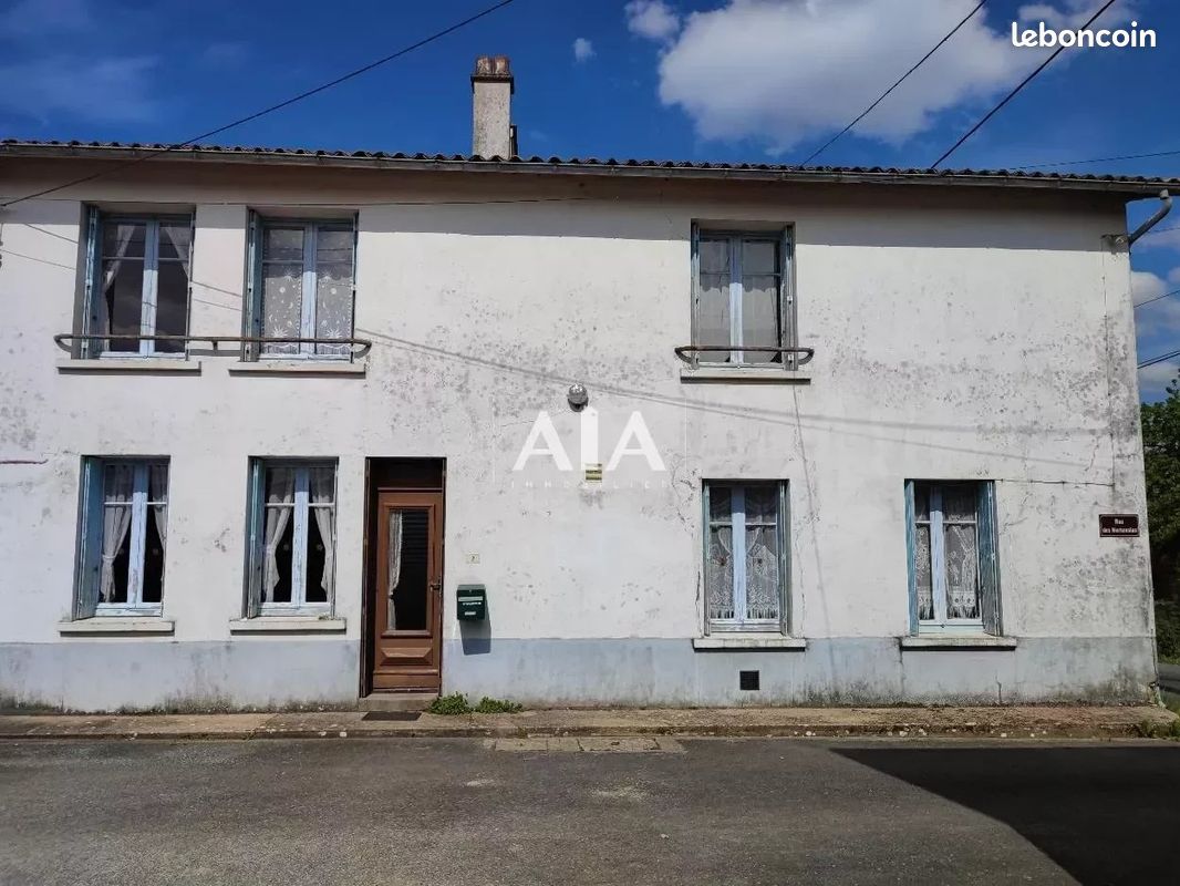 Maison 5 pièces 109 m² - Ruffec 16700 (image principale 0)