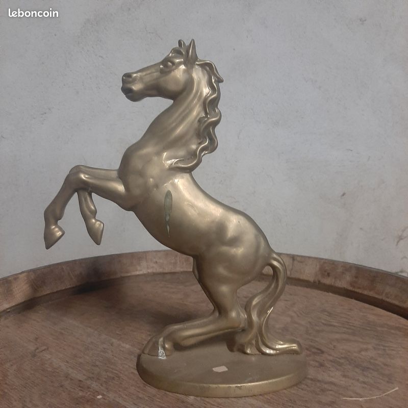 grand cheval en laiton H 23 x L 22 centimétre poids 1,5 kg