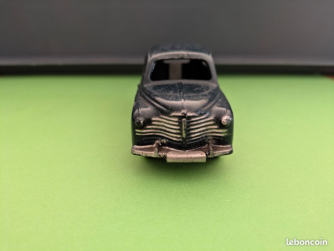 ANCIENNE CIJ N°3/55 "RENAULT COLORALE AMBULANCE" 1957 1/43 bel état d