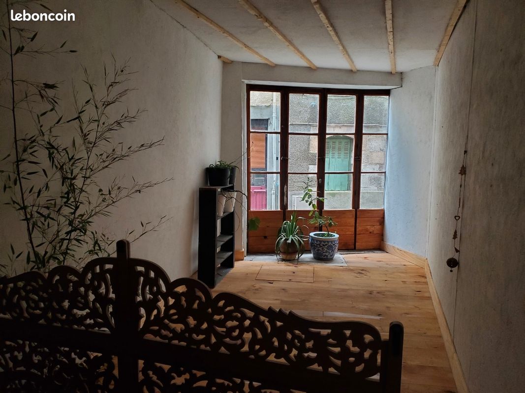 Maison 5 pièces 143 m² · à Saint-Léonard-de-Noblat · 143 m² · 35 000 €