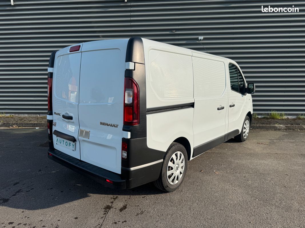 RENAULT TRAFIC III FOURGON GRAND CONFORT L1H1 1200 2.0 DCI 120 (Radar de recul, Climatisation, 1ère main) / HT 13 741 (image 10)