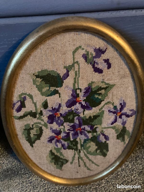Broderie Point De Croix – Violettes, Motifs Vaisselle Et Bonbons – Neuf