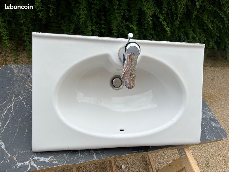 Vend lavabo en céramique blanc 60x38 très bon état (image 1)