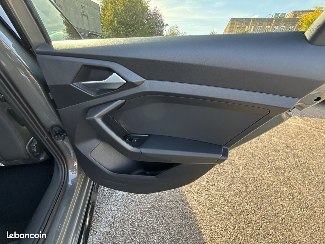 AUDI A1 Sportback 30 TFSI 116 ch S tronic 7 S Line (image 29)