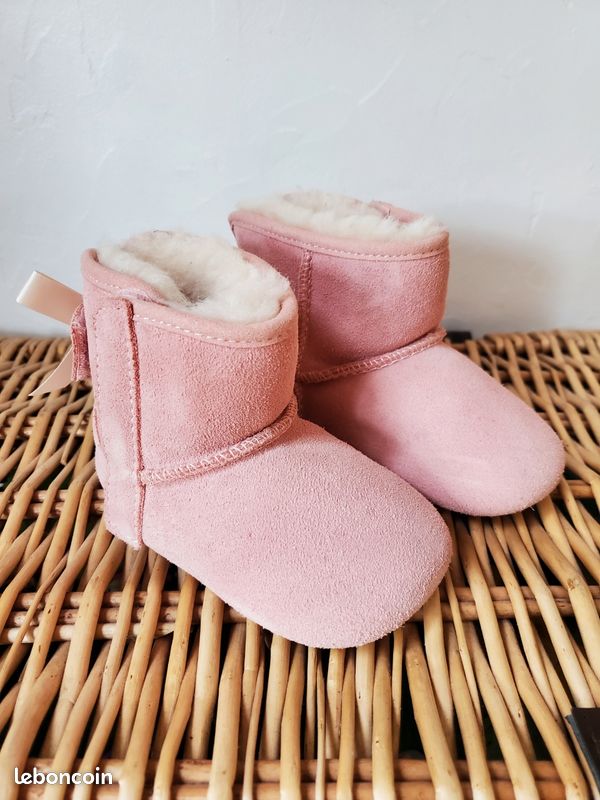 Bottines UGG taille 20,5 modèle Jesse Bow II Chaussures