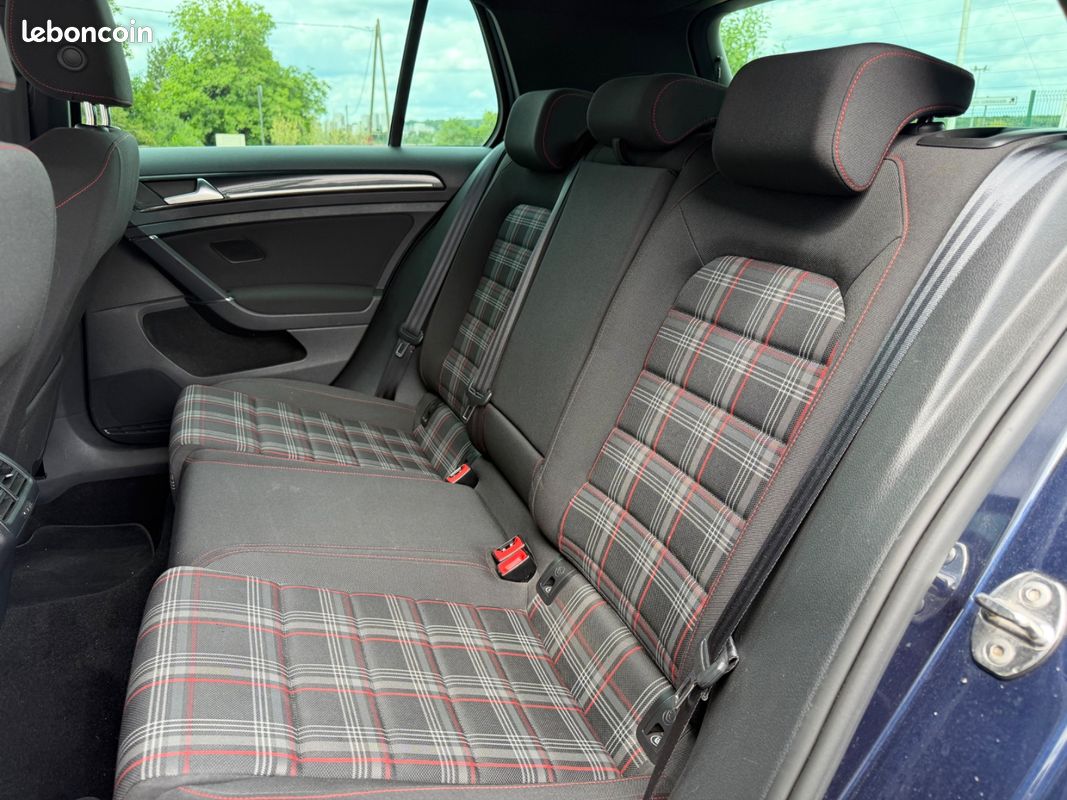 VOLKSWAGEN GOLF 7 GTI 2.0 TSI 220ch DSG6 - Sièges Chauffants / Carnet d'entretien - (image 14)