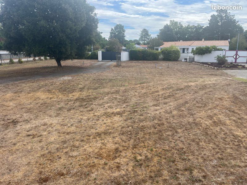 Terrain constructible 736m2 - 99000 · à Soullans · 99 000 €