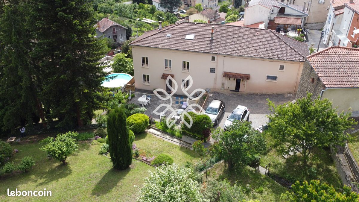 Maison 8 pièces 152 m² · à Auzat-la-Combelle · 152 m² · 239 000 €