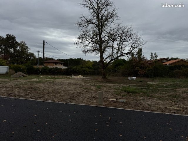 Terrain à bâtir de 603 m² à SAINT-MEDARD-EN-JALLES (33) · à Saint-Médard-en-Jalles · 212 000 €