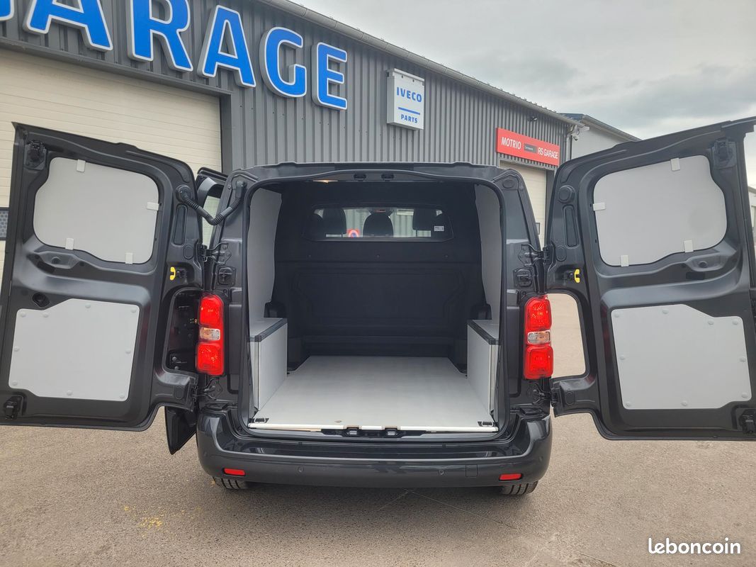 CITROEN JUMPY III Phase 2 VAN ( FOURGON ) STANDARD « M » 2.2 Blue HDI 180 EAT8 CABINE APPROFONDIE FIXE 05 PLACES NEUF avec HABILLAGE BOIS + CAMÉRA RECUL + PROJECTEURS FULL LED ( Prix Vente 31 990 HT ) (image 4)
