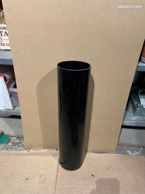 Vase noir rond (image 1)