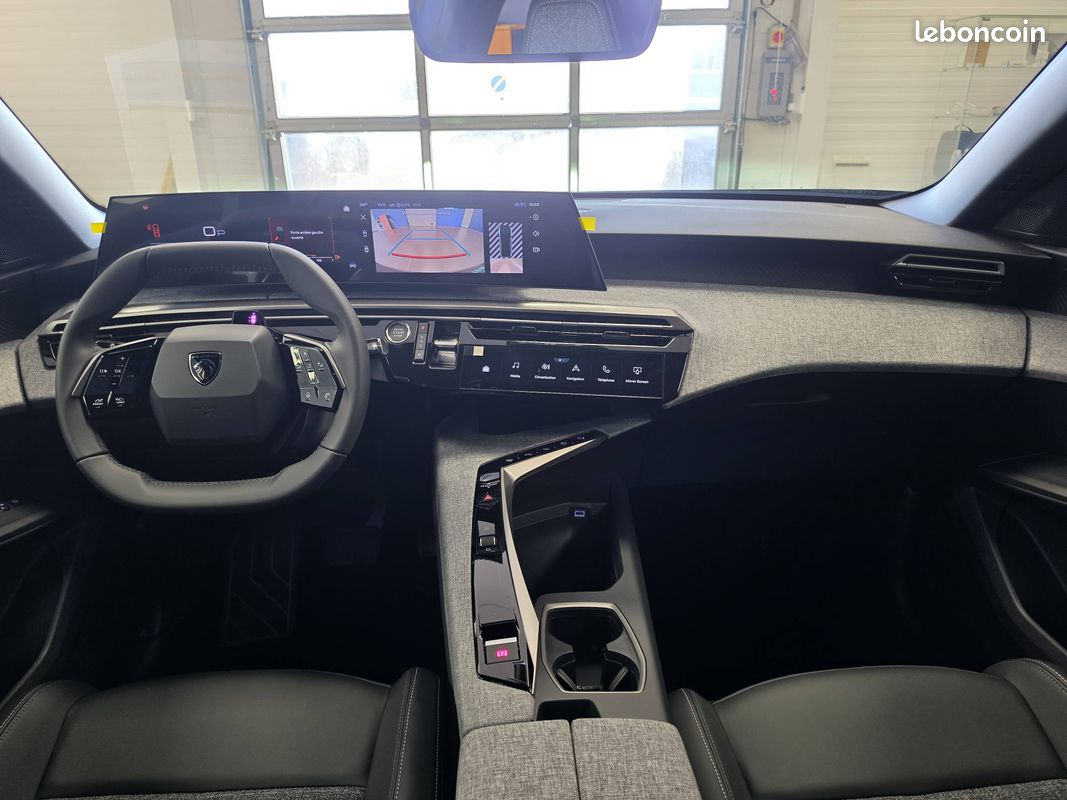 PEUGEOT 3008 Hybrid 145 e-DCS6 Allure (image 11)
