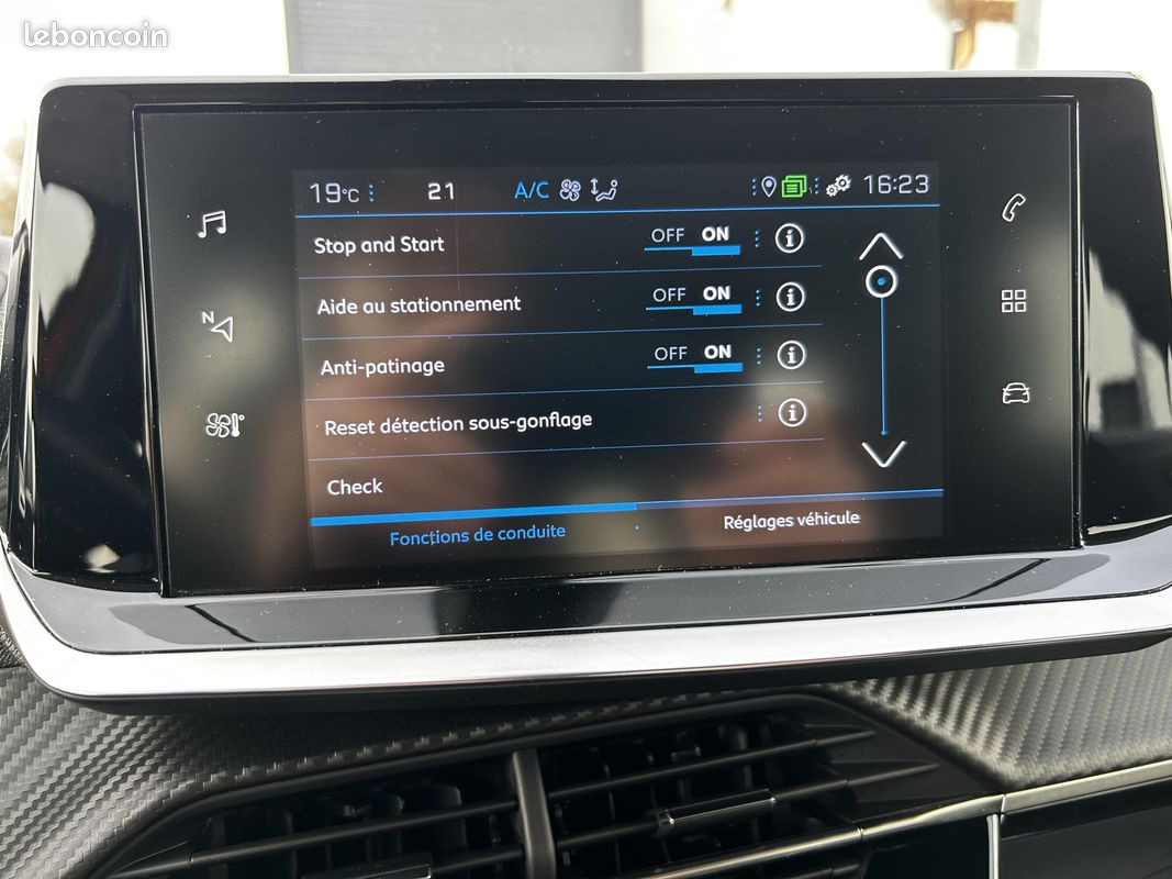 PEUGEOT 2008 BlueHDi 130 S&S BVM6 Allure (image 27)