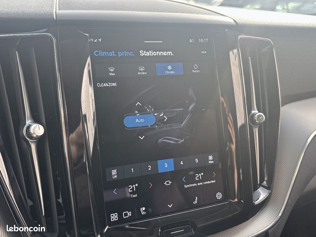 VOLVO XC60 B4 197 ch Geartronic 8 Plus Style Dark (image 18)