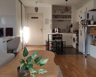 VILLEURBANNE St JEAN T2 43 m² + balcon + garage