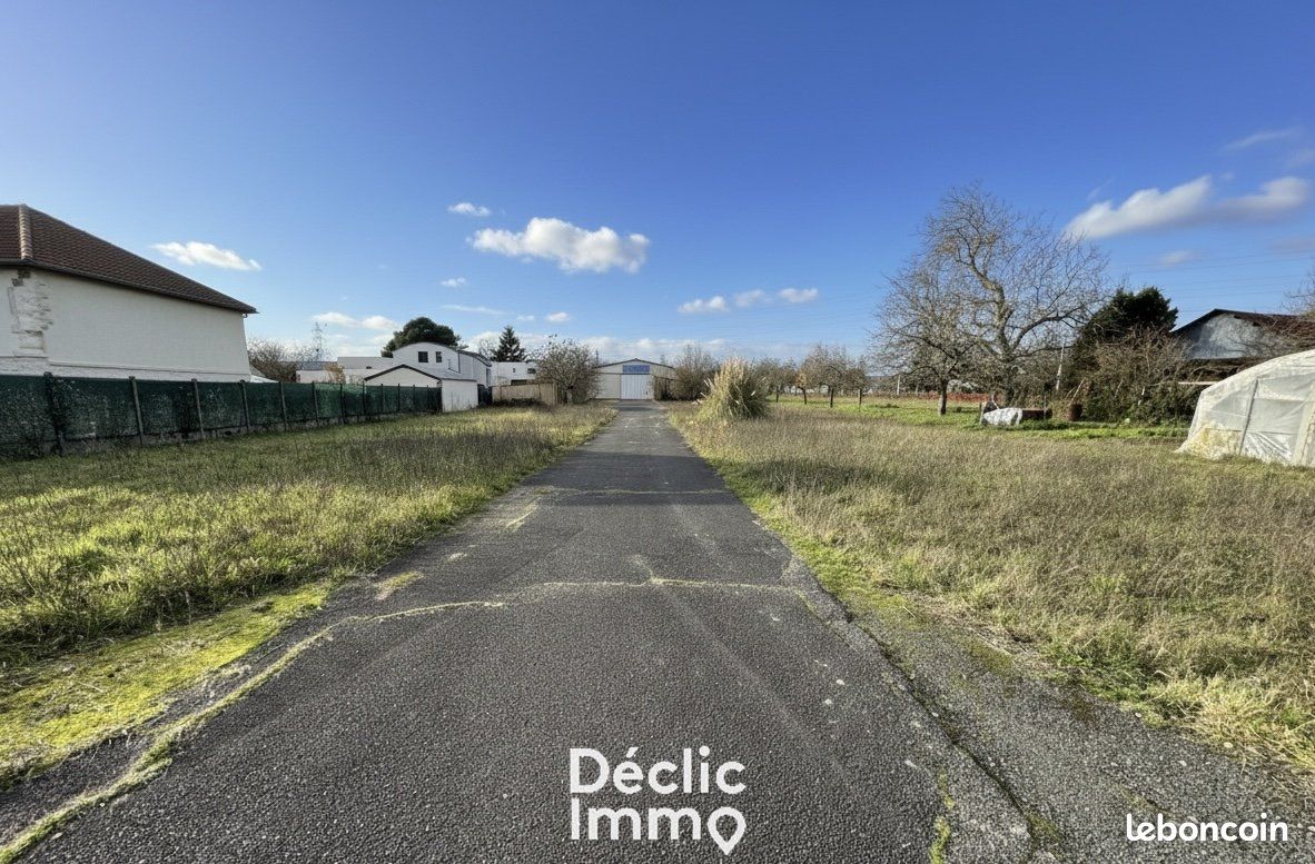 Terrain 3225 m² · à Saint-Cyr-sur-Loire · 618 000 €