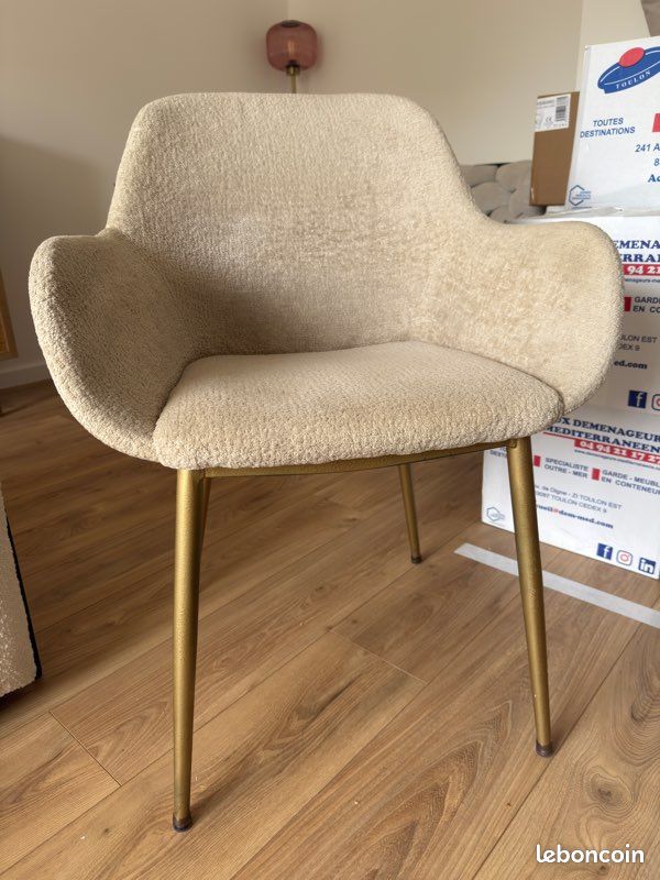 Chaise bouclette beige (image 1)