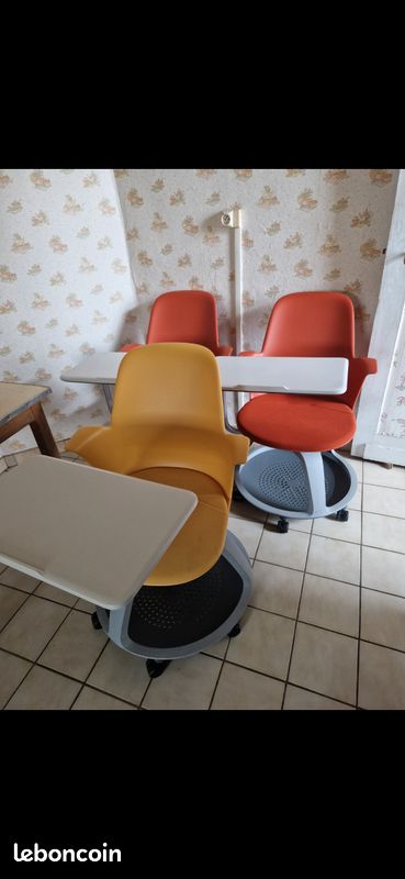 Chaise avec tablette intégrée – Steelcase Node original – Très confortable Valeur 750 (image 2)